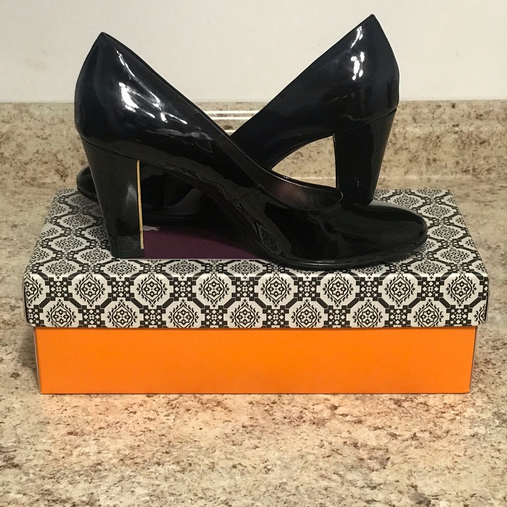 ISOLA Black Patent Leather Pumps size 10.